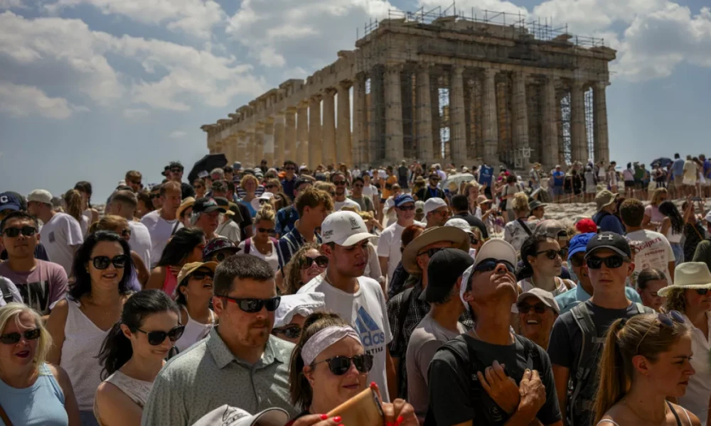 Υπογράφηκε το πρόγραμμα «Τουρισμός για Όλους 2025» - Αυξημένη επιδότηση ορεινού τουρισμού